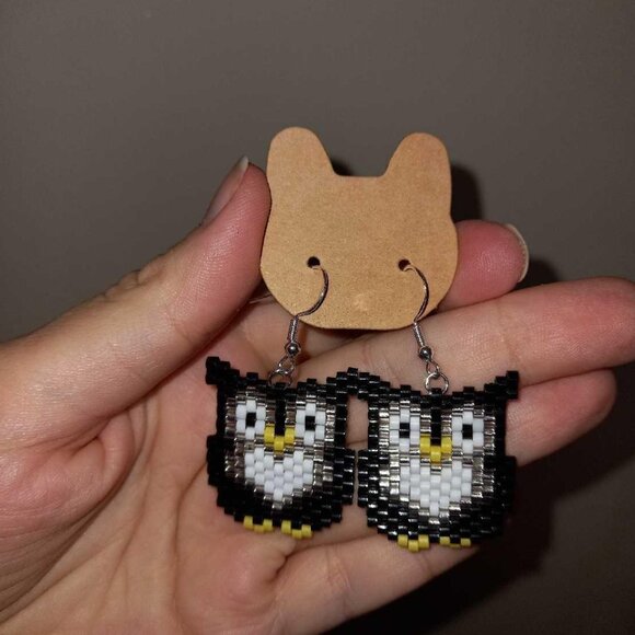 🦉 Handmade Beaded Owl Earrings - Silver Plated Hooks 🦉 - Picture 4 of 6